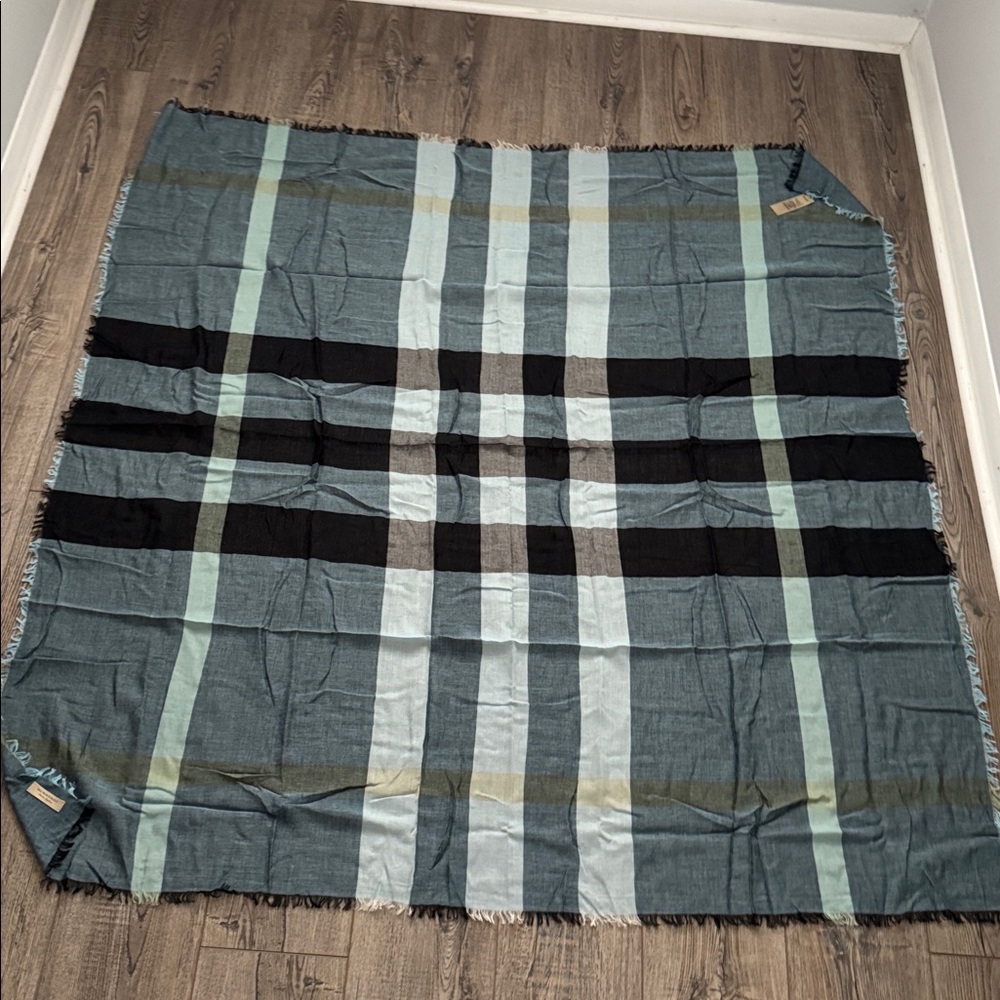 Burberry - Picture 3 of 11